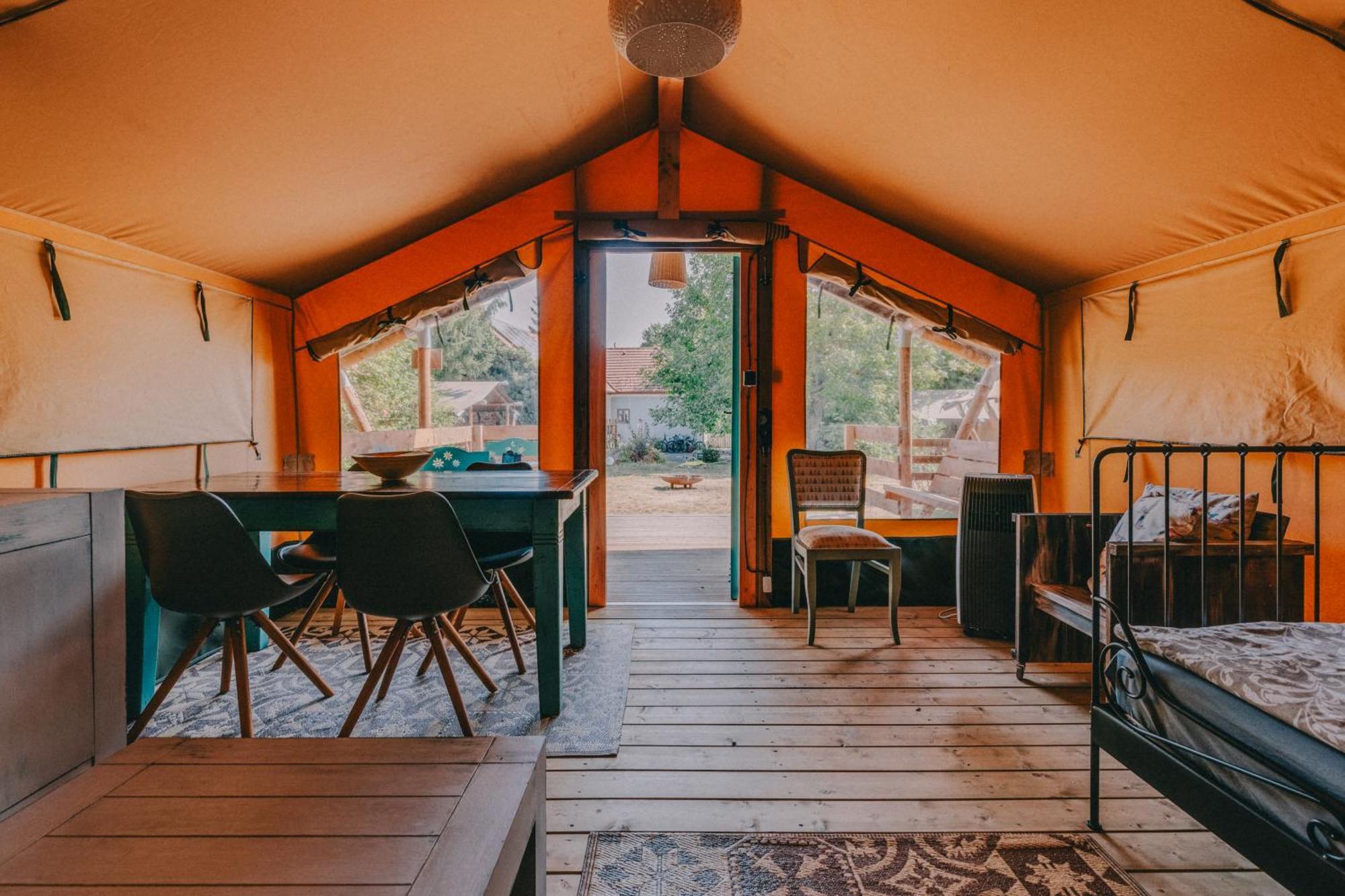 Rendes Glamping Hotell Balatonrendes Eksteriør bilde